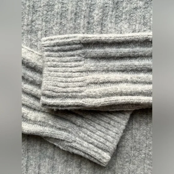 H&M | Grey Ribbed Knit Cropped Sweater - Picture 10 of 16